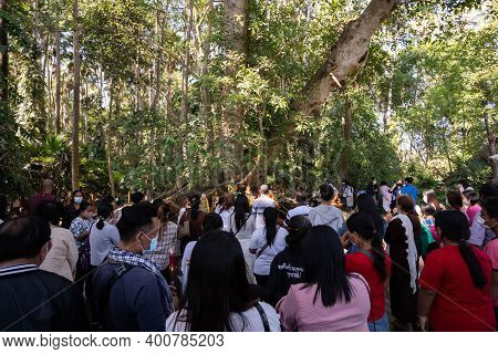 Udon Thani, Thailand-december 22, 2020: Buddhists Pray To The Holy Serpent Before Wat Pa Kham Chanod