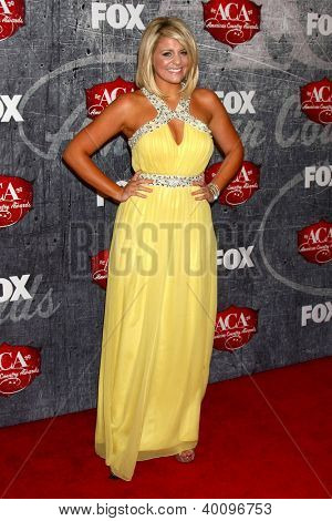 LOS ANGELES - DEC 10: Lauren Alaina přijíždí do americké Country Awards 2012 v Mandalay Bay Res