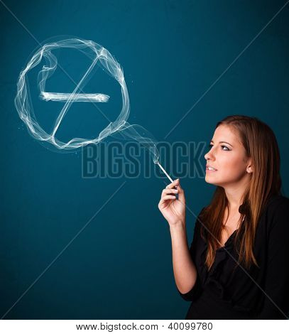Cigarro de unheathy de fumar muito jovem senhora com nenhum sinal de fumar