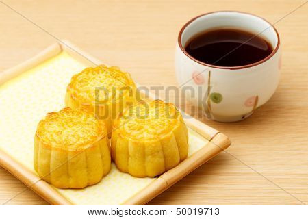 Mooncake and tea