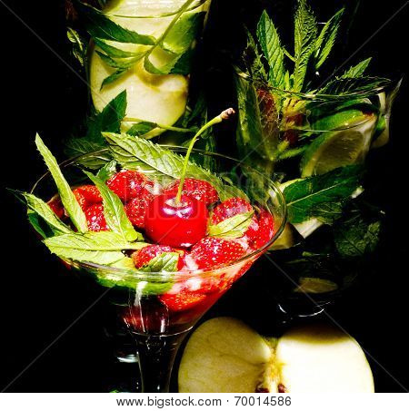 Classic Mojito summer set with apple, lime and strawberry