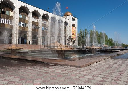 Fountain On Ala-too Square
