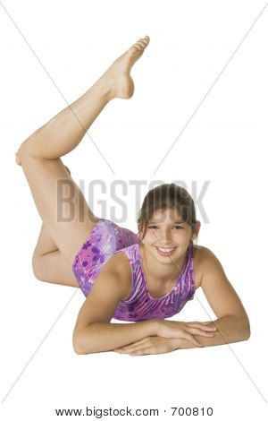 12 Letá dívka v gymnastice představuje