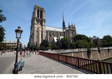 Notre Dame de um Brige