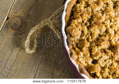 Apple pie with crumble.