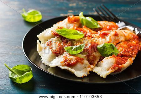 Ravioli With Tomato Sauce And Basil