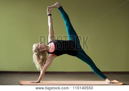 Advanced Variation Of Side Plank Pose