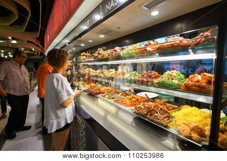 SINGAPORE - NOVEMBER 08, 2015: choice of prepared food in cafe at the food court of The Shoppes at Marina Bay Sands. The Shoppes at Marina Bay Sands is one of Singapore's largest luxury shopping malls