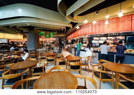 SINGAPORE - NOVEMBER 08, 2015: food court in The Shoppes at Marina Bay Sands. The Shoppes at Marina Bay Sands is one of Singapore's largest luxury shopping malls