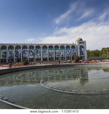 Bishkek, Kyrgyzstan - September 27, 2015: Ala-too Square. Bishkek Formerly Frunze, Is The Capital An