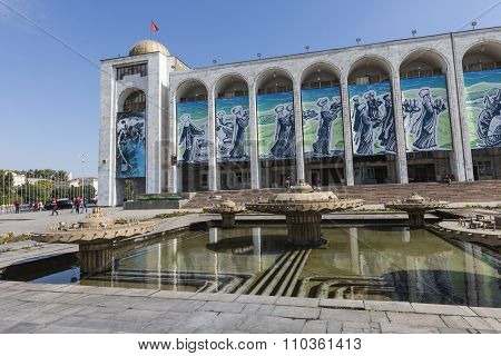 Bishkek, Kyrgyzstan - September 27, 2015: Ala-too Square. Bishkek Formerly Frunze, Is The Capital An