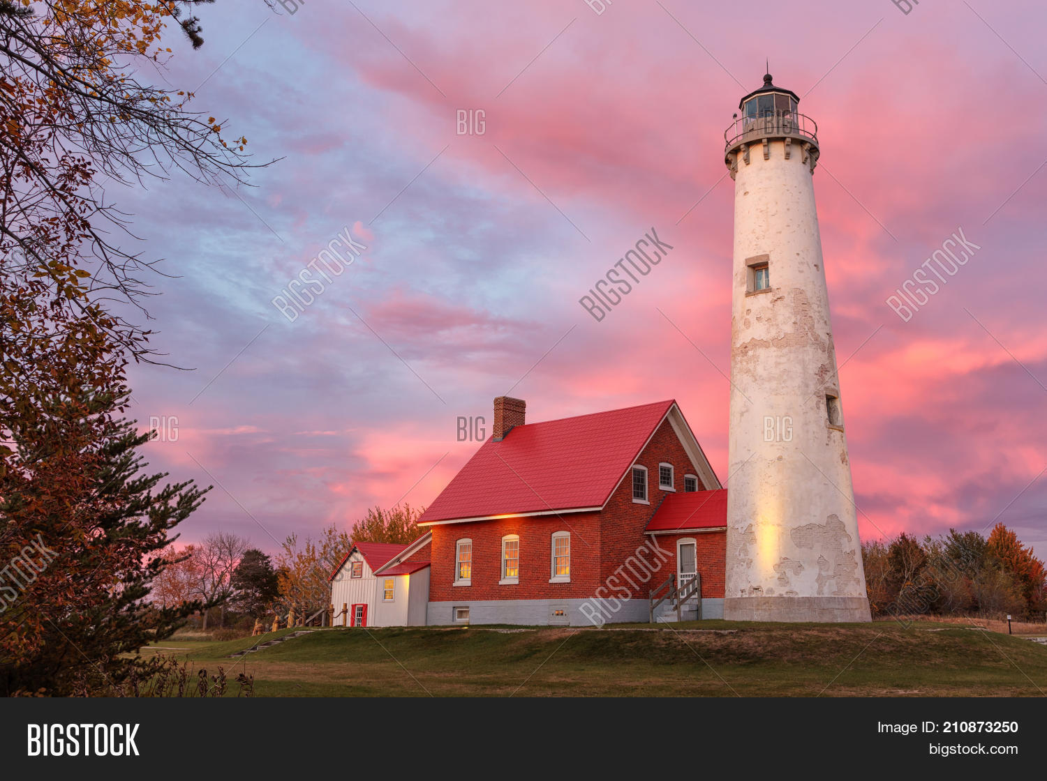 Tawas Point Lighthouse Image & Photo (Free Trial) Bigstock