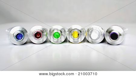 색상의 튜브