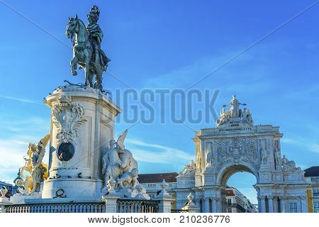 King Jose 1 Statue Rua Augusta Arch Baixa Praca de Comercio Commerce Square Lisbon Portugal. Statue and arch created 1755 to commemorate city's reconstruction from 1755 earthquake. Rua Augusta is main walking street in Lisbon.