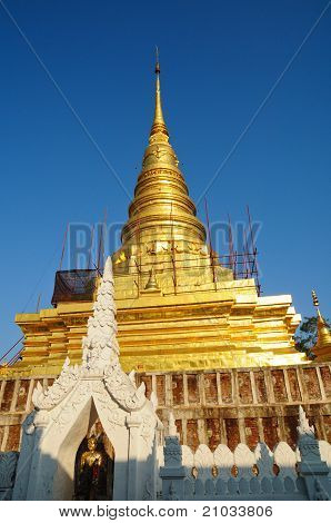 เจดีย์ทองที่วัดไทย