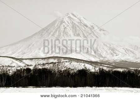 在冬天的美丽火山