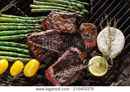 grilled steak with asparagus and camember