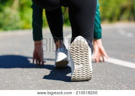 Photo of sportsgirl that prepare to running