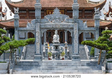 Bao An Thien Tu Pagoda Temple Near Fansipan Mountain