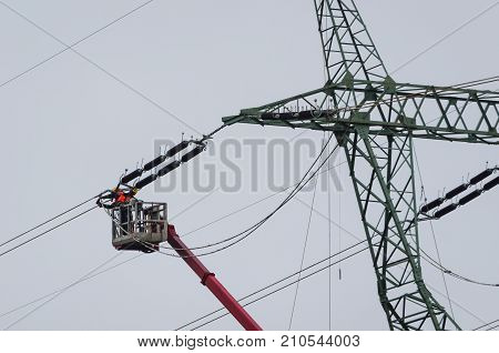 POWER ENGINEERS - High-voltage line fastened on a great tower truss