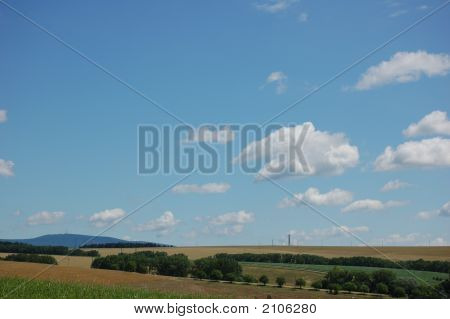 夏の丘の上
