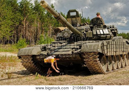 Girl Moves Under Tank In Extreme Race. Tyumen