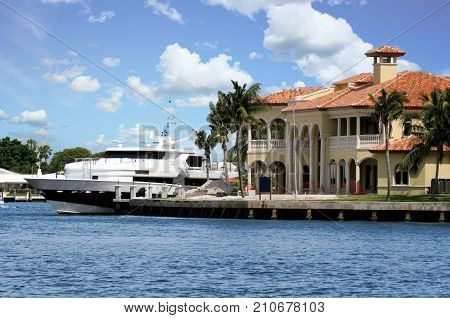 A mansion on the canal with a yacht tied up alongside
