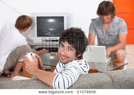 コンピュータ ゲームをする人