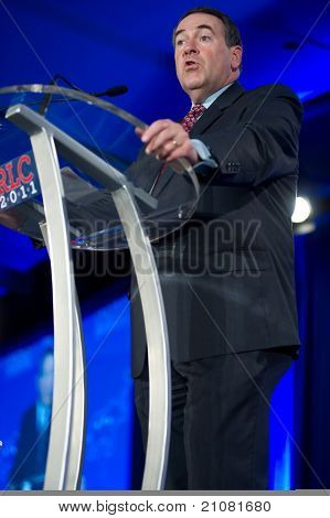 NEW ORLEANS, LA - 16 giugno: L'ex governatore Mike Huckabee affronta la Confere Leadership repubblicana