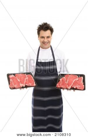 Macellaio con vassoi di t-Bone Steak