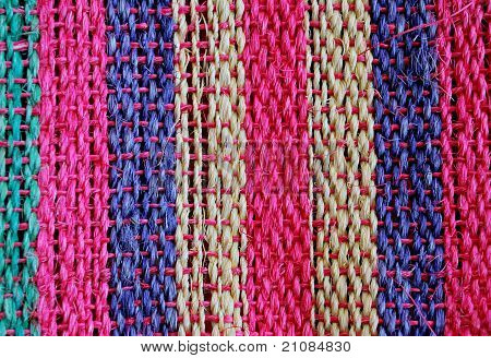 Handwoven raidallinen rakenne