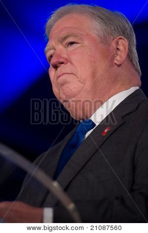 นิวออร์ลีนส์ LA - 17 มิถุนายน: ผู้ว่าราชการมิสซิสซิปปี Haley Barbour อยู่ บริษัทนำพล