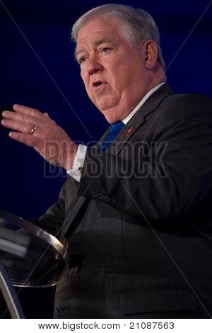 นิวออร์ลีนส์ LA - 17 มิถุนายน: ผู้ว่าราชการมิสซิสซิปปี Haley Barbour อยู่ บริษัทนำพล