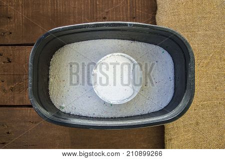 blue colored jeans and laundry detergent pictures
washing with blue jeans and laundry detergent
a scale laundry detergent,