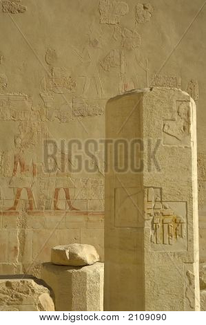 เสาในวัด Hatchepsut