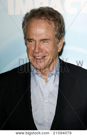 LOS ANGELES - kesä 16: Warren Beatty saapuu 2011 naisten elokuva Crystal + Lucy palkintojen Bev