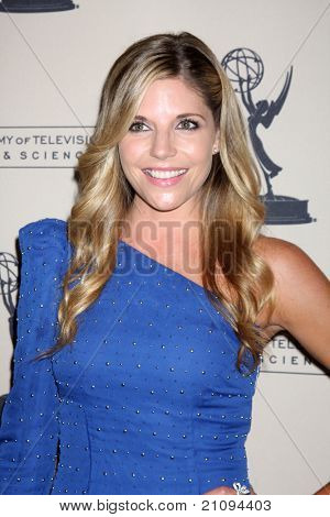 LOS ANGELES - JUN 16: Andrea Bogart ankommer på Academy of Television Arts and Sciences dagtimerne