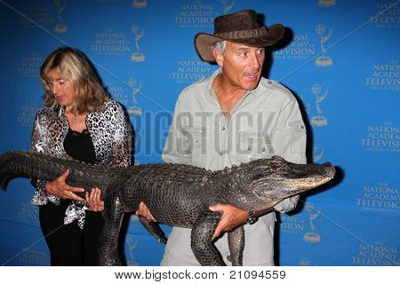 LOS ANGELES - giu 17: Jack Hanna & Baby Alligater arrivando alla 38a Arti Creative Daytime annuale