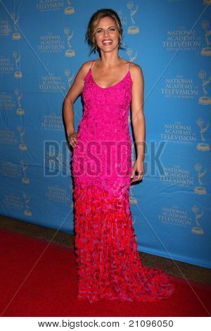 LOS ANGELES - JUN 17: Natalie Morales anländer till den 38: e årliga dagtid Creative Arts & ru