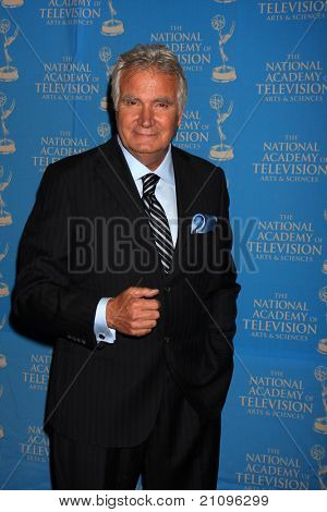 LOS ANGELES - JUN 17: John McCook v oblasti tisku na 38 roční denní výtvarného umění & Ente