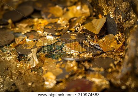 Gilding gold sheet on steel ball and Buddha statue