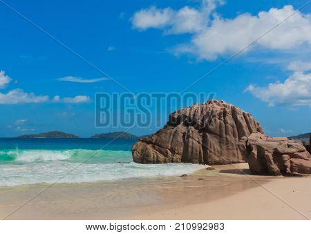LaDigue Stones Violent Surf 