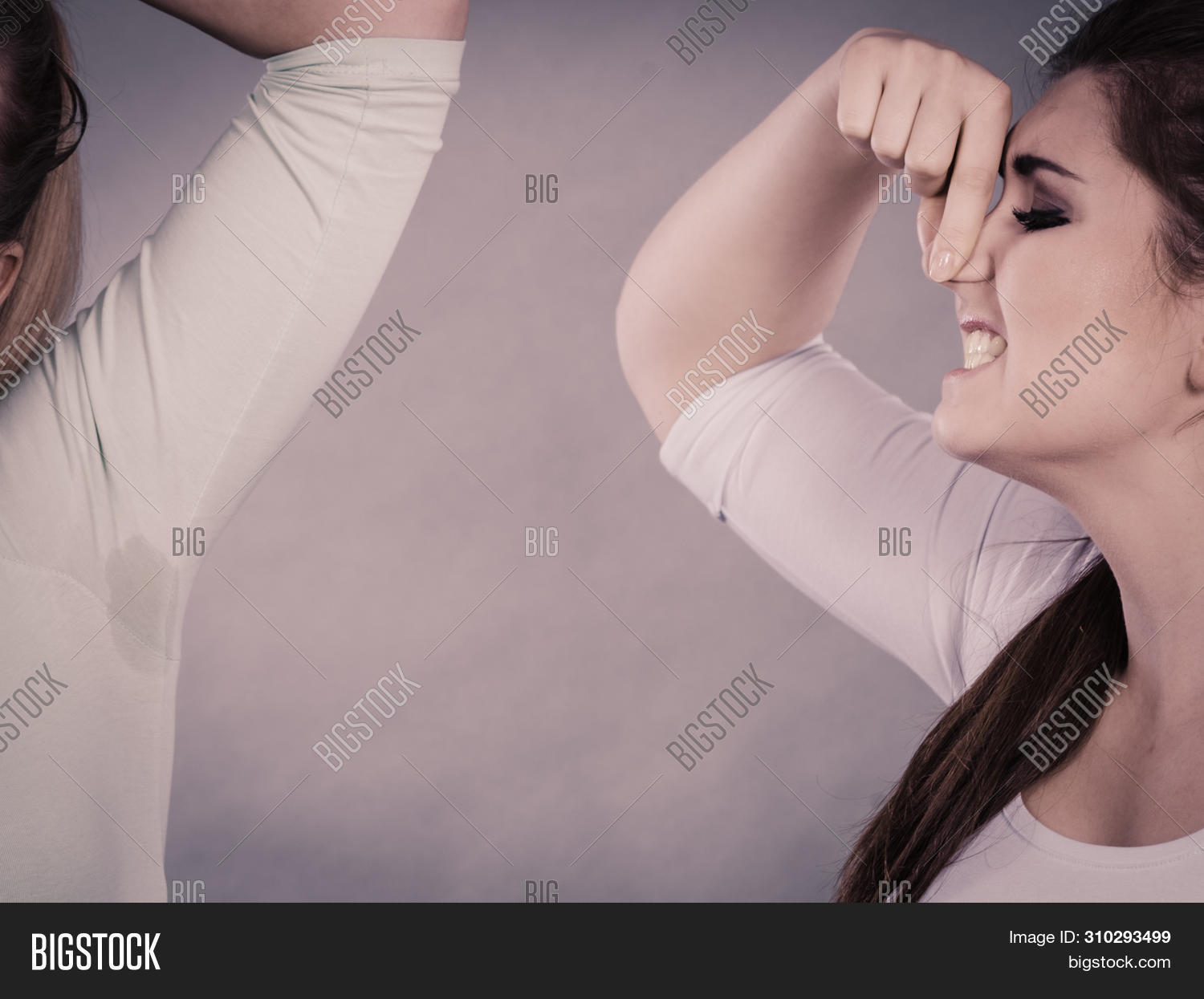 воняют даже после душа. в жару потеет. избавления от запаха пота под мышками. причина сильного потоотделения. дезодорант подмышка.