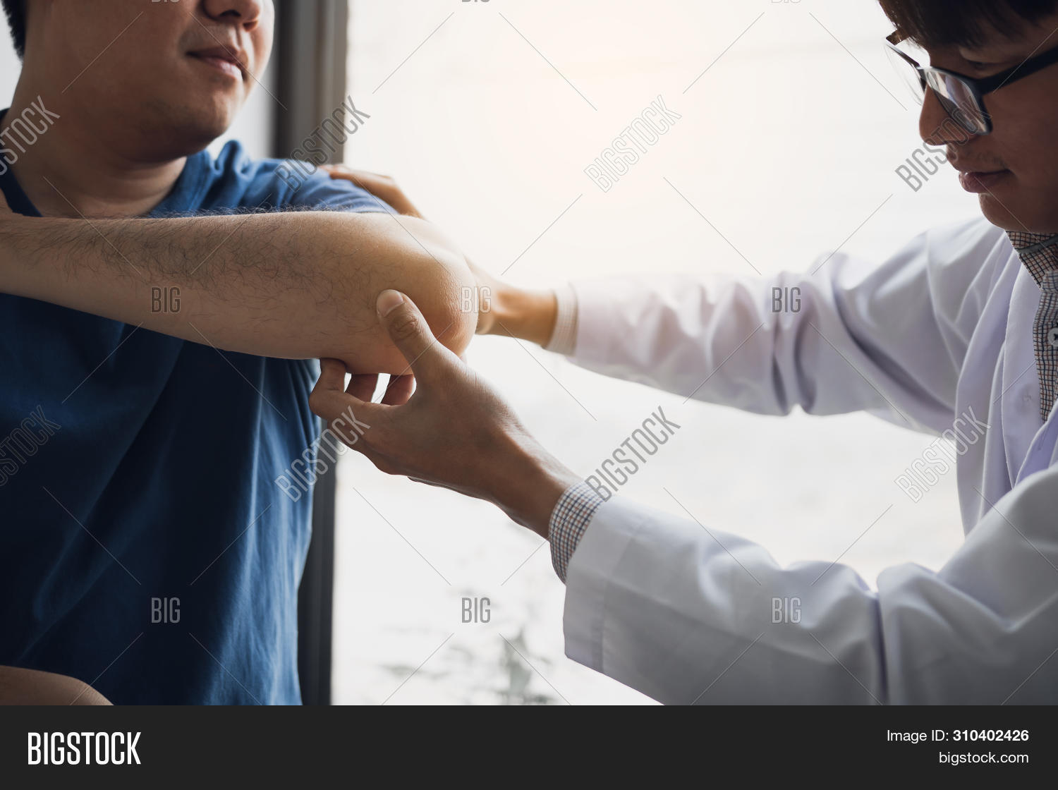 Красивые локти. Дотрагиваться до локтя. Локоть дошкольника. Консультация ревматолога. Женский локоть фото.