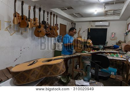 Gianyar,bali/indonesia-may 30 2019: The Guitar Craftsman Are Working On Painting Guitars In A Classi