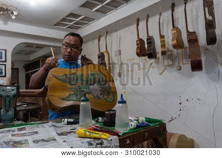Gianyar,bali/indonesia-may 30 2019: The Guitar Craftsman Are Working On Painting Guitars In A Classi
