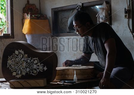 Gianyar,bali/indonesia-may 30 2019: A Guitar Craftsman Creating A Sketch On The Guitar Body At The G