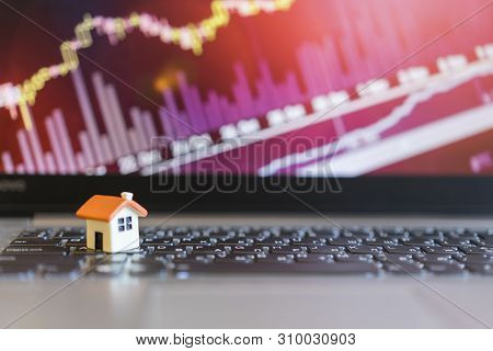 Growing Home Sale Grap. Model Of The House On The Background Of Growth Graph