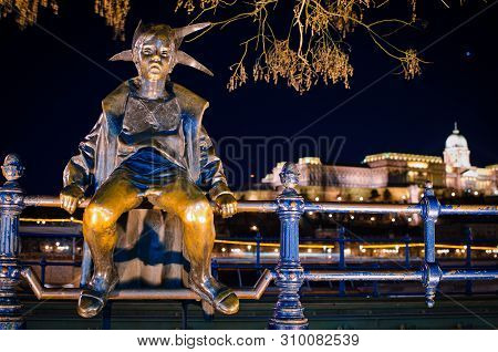 Budapest, Hungary - March 03, 2012. Bronze Statue Of Little Princess By Marton Laszlo - Kiskiralylan