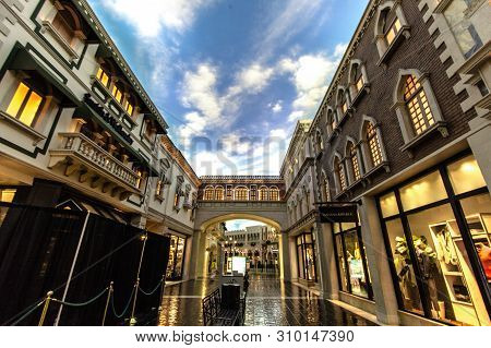 Las Vegas, Nevada, Usa - May 6, 2019: Interior Of The Famous Venetian Grand Canal Shoppes In Las Veg